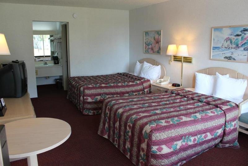 Фото Quality Inn Saint Petersburg North-Tampa Bay