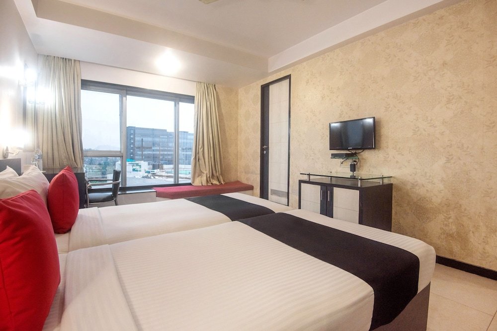 Фото Savoy Suites by Oyo Rooms