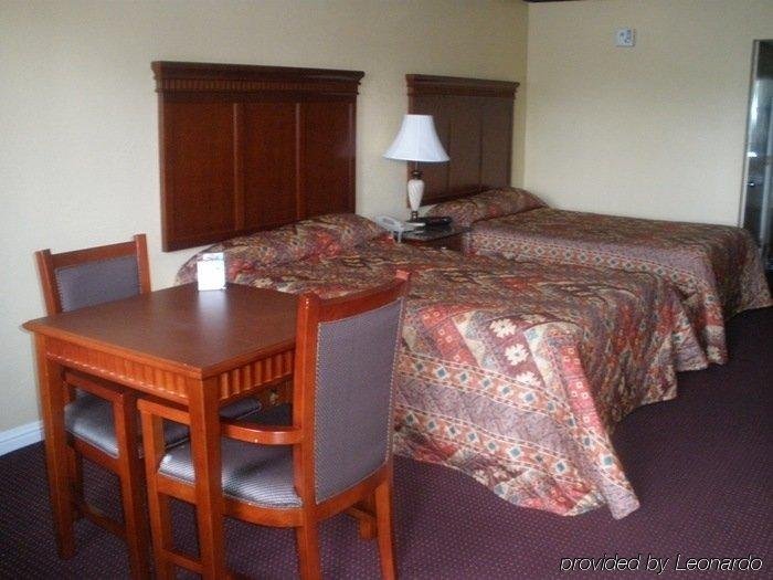 Фото Quarters Inn & Suites