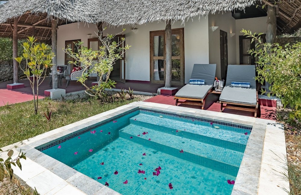 Фото Konokono Beach Resort and Isaraya Over Water Villa