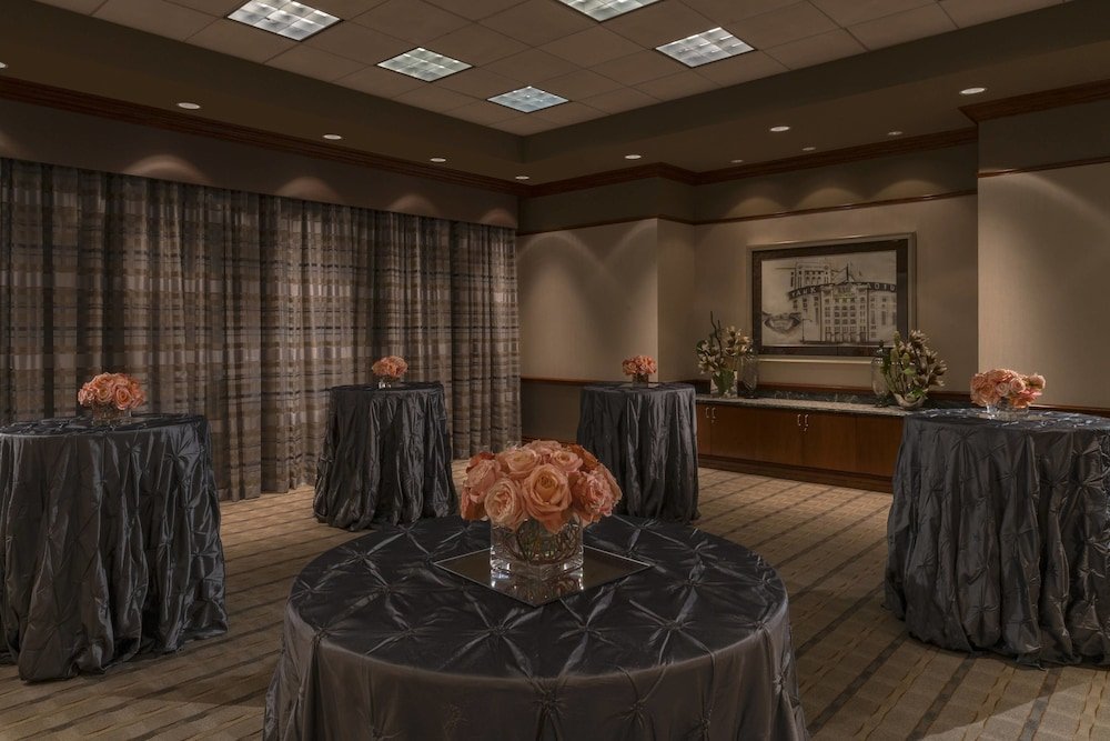 Фото The Westin Houston Downtown