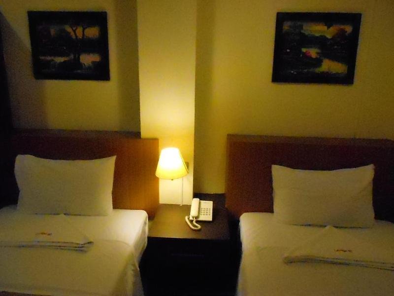 Фото Lodge 61 Bed & Breakfast Hotel