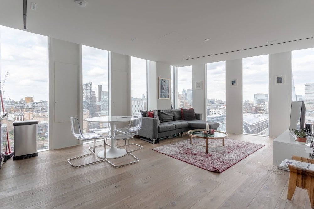 Фото Modern and Stylish 2 Bedroom Flat With a Stunning View