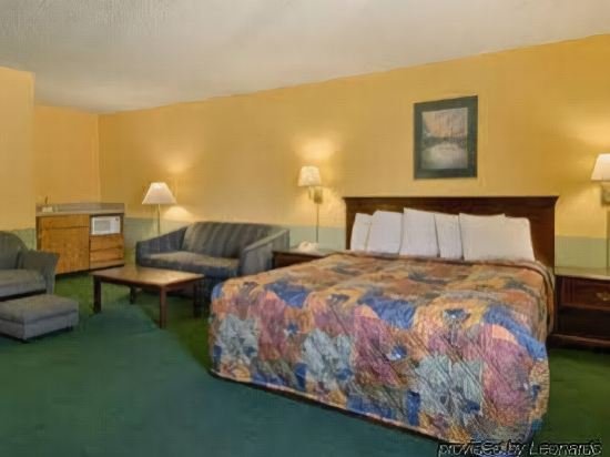 Фото SureStay Plus Hotel by Best Western Point Richmond