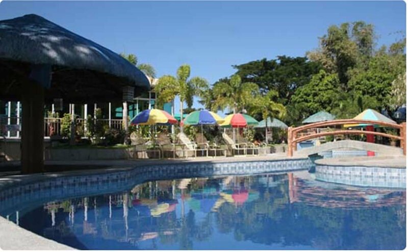 Гостиница RedDoorz Plus @ Rio Grande de Laoag Resort Hotel Ilocos Norte в Лаоаге