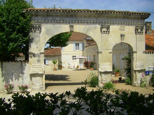 Гостиница Le Clos des Pierres Blanches в Жонзаке