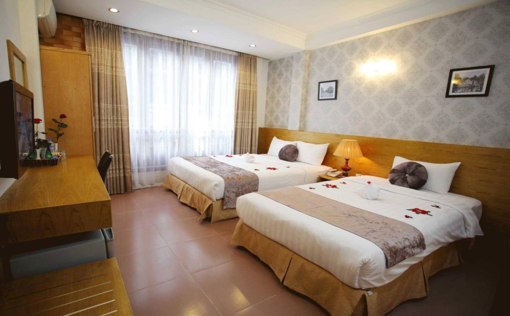 Фото Madam Moon Hotel