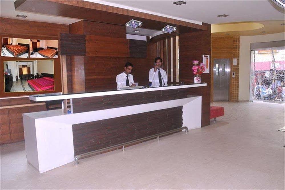 Фото Hotel Hadi Rani Palace