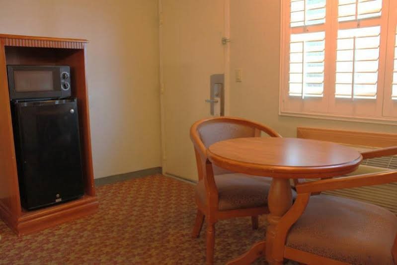 Фото Orange Tustin Inn