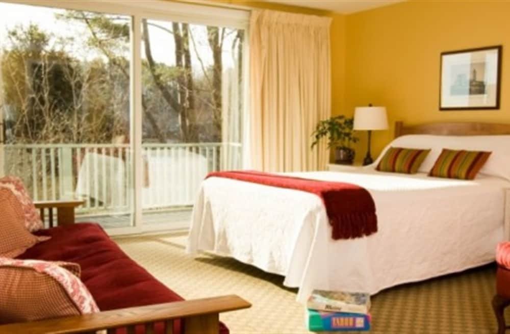 Фото Dockside Guest Quarters & Restaurant