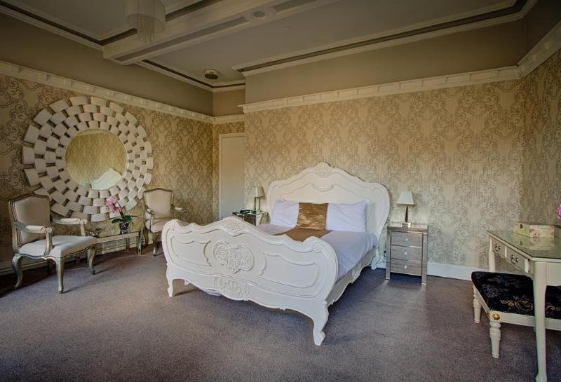 Фото The Mitre Hotel