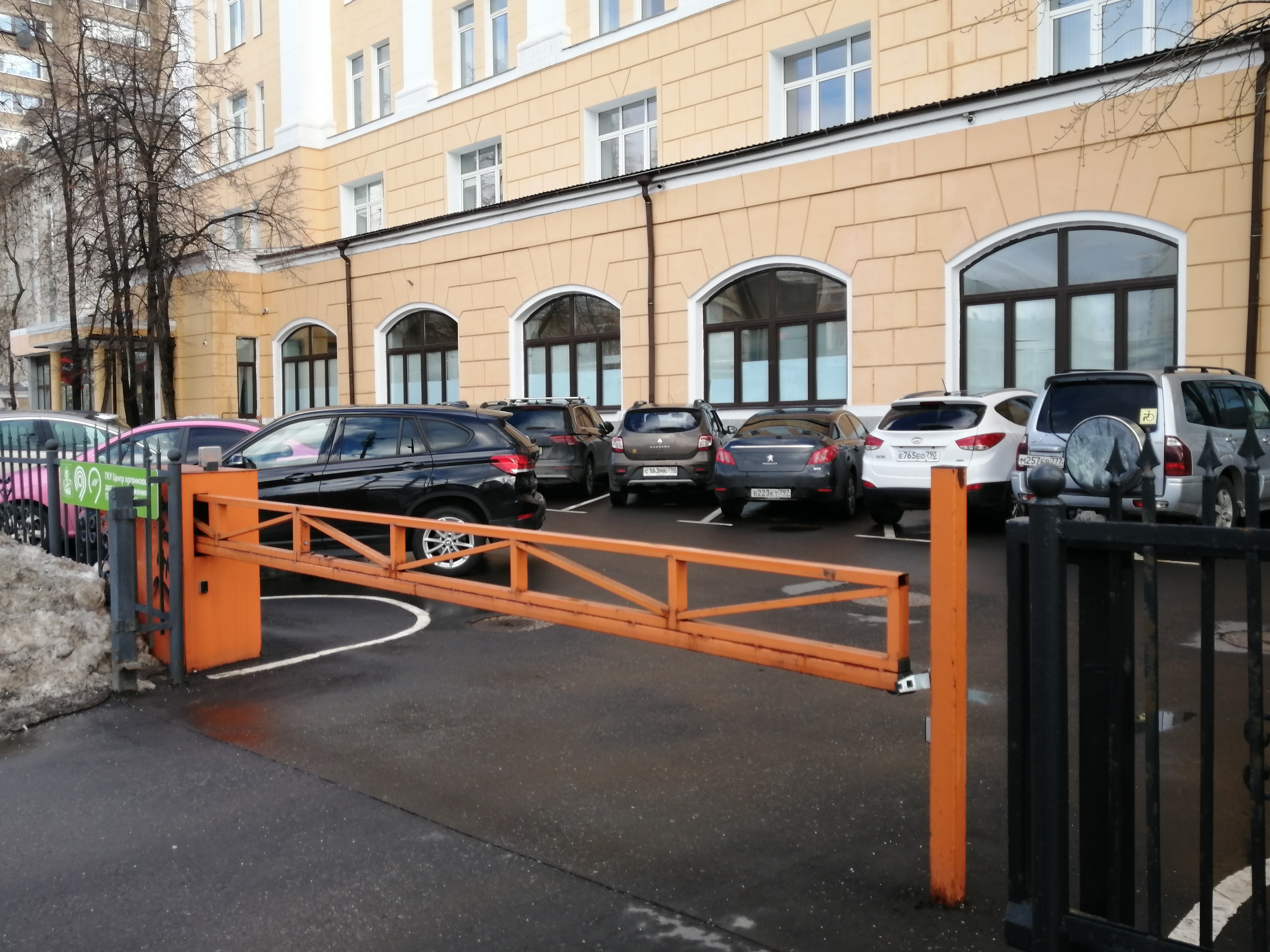 Парковка в Москве станет бесплатной на два дня
