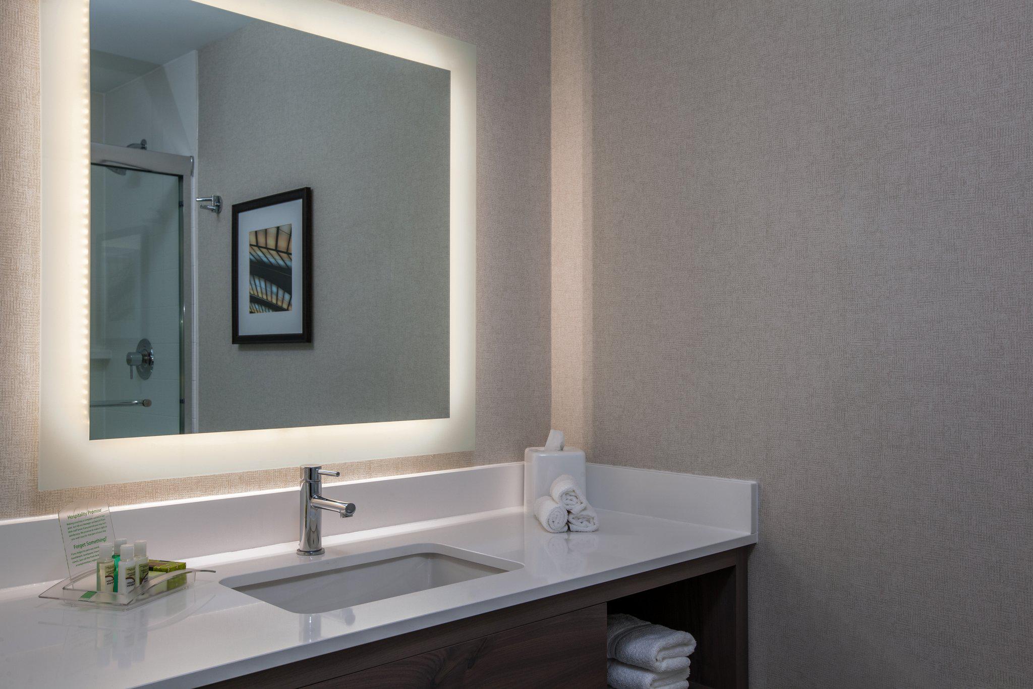 Фото Holiday Inn Cleveland Clinic an IHG Hotel