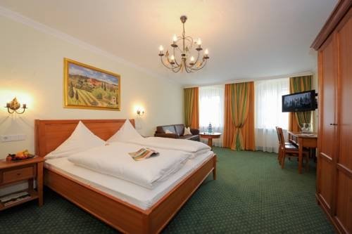 Фото Hotel - Gasthof Höttl