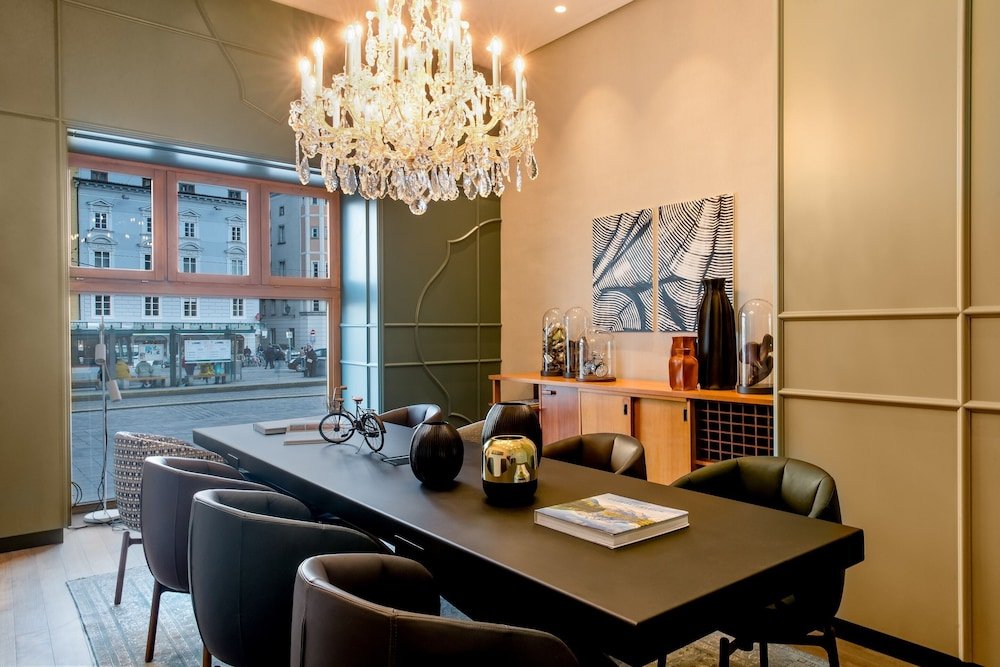 Фото Motel One Linz - Hauptplatz