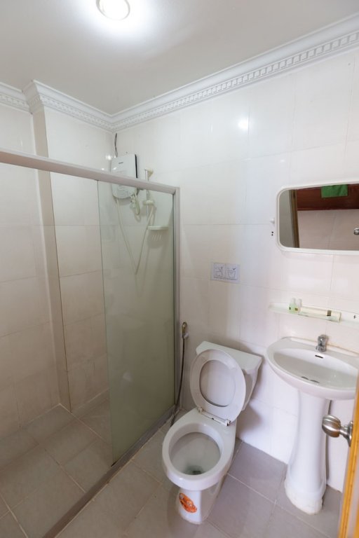 Фото The Riverside Hotel Phnom Penh