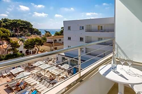 Фото Welikehotel Triton Beach Hotel