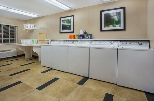 Гостиница Candlewood Suites Louisville Airport, an Ihg Hotel в Луисвилле