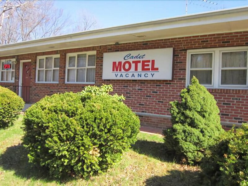 Гостиница Cadet Motel