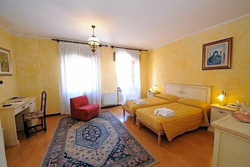 Гостиница Hotel Siros в Вероне