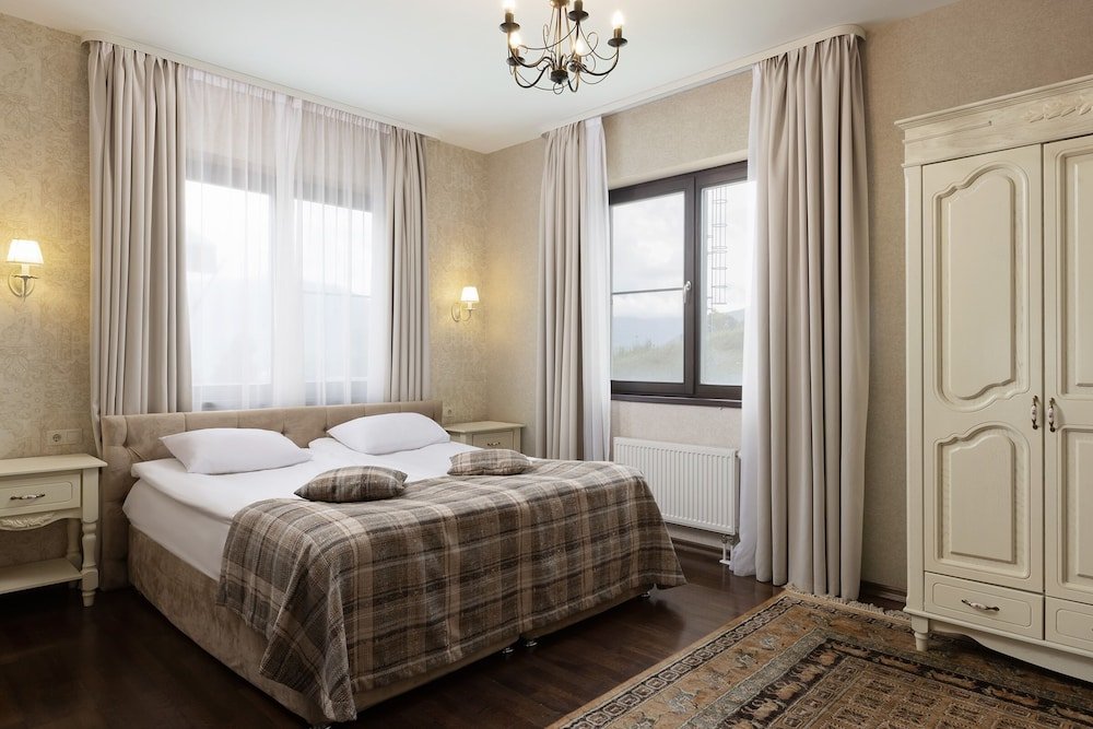 Фото Роза Шале