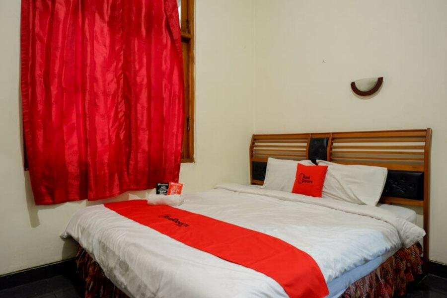 Hotel RedDoorz near Tugu Yogyakarta, Yogyakarta, photo