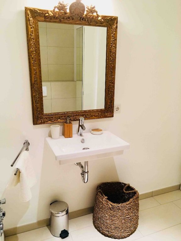 Фото Large Flat In The Heart Of The City Center - Parking