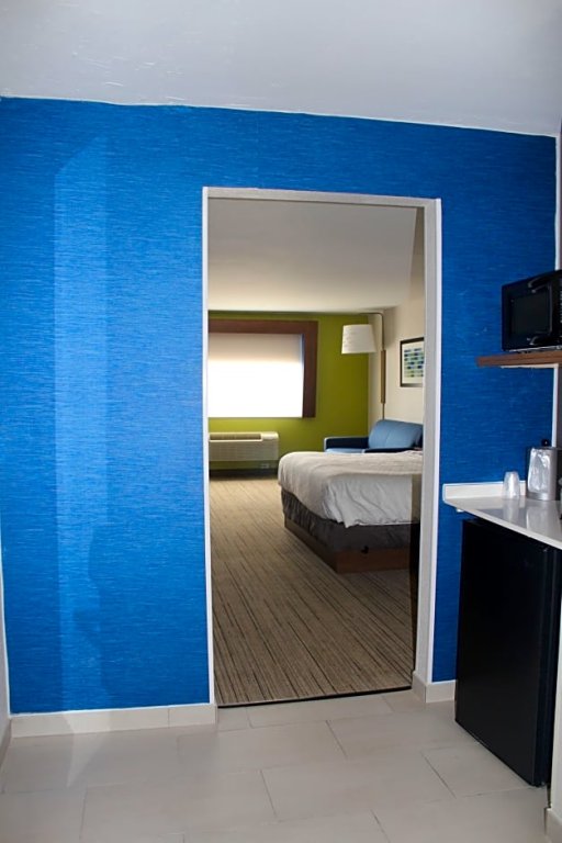 Фото Holiday Inn Express Hotel & Suites Raton, an Ihg Hotel