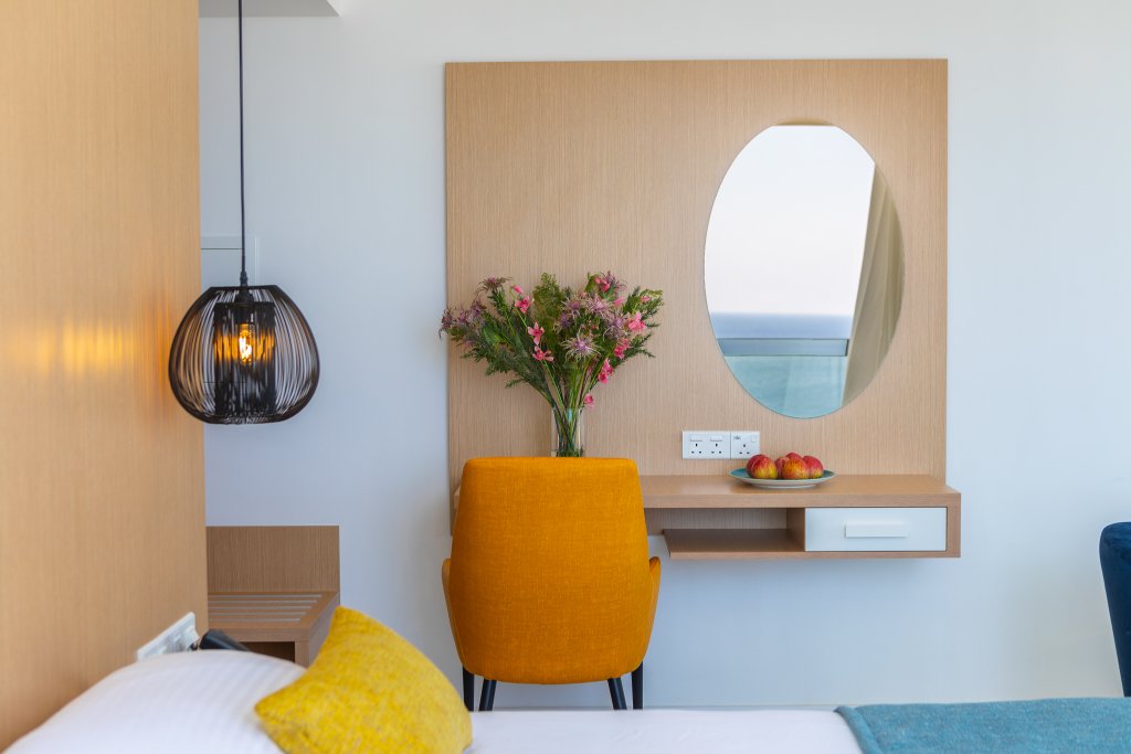 Фото Leonardo Crystal CoveHotel & Spa by the Sea