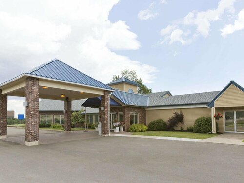 Внешний вид отеля Days Inn & Suites by Wyndham Moncton в Монктоне, фото 2