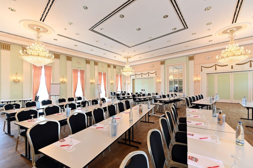 Фото Kurpark-Hotel Bad Dürkheim