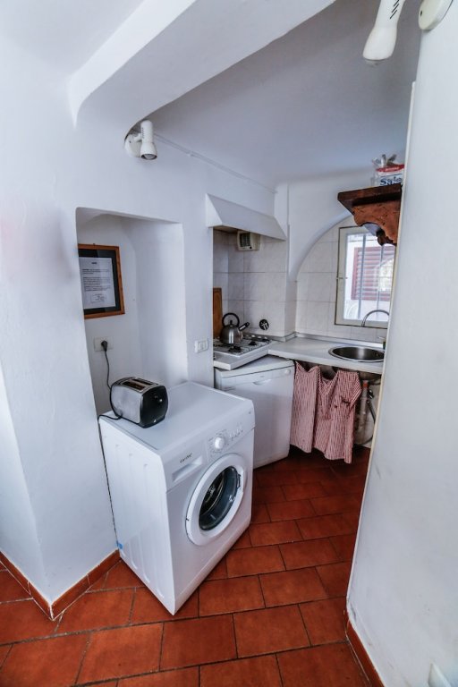 Фото Traditional apt Close to The Duomo - private yard!