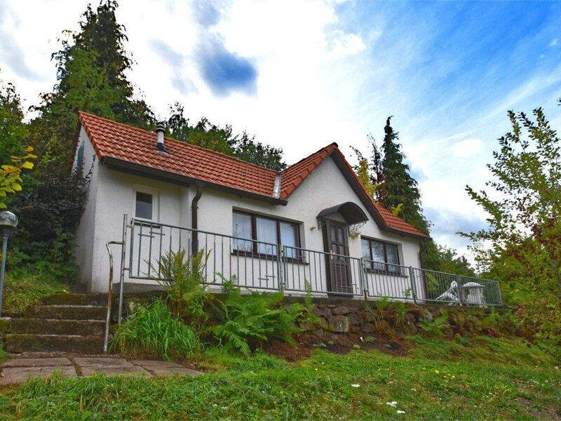 Гостиница Charming Bungalow in Tabarz Thüringer Wald With Garden