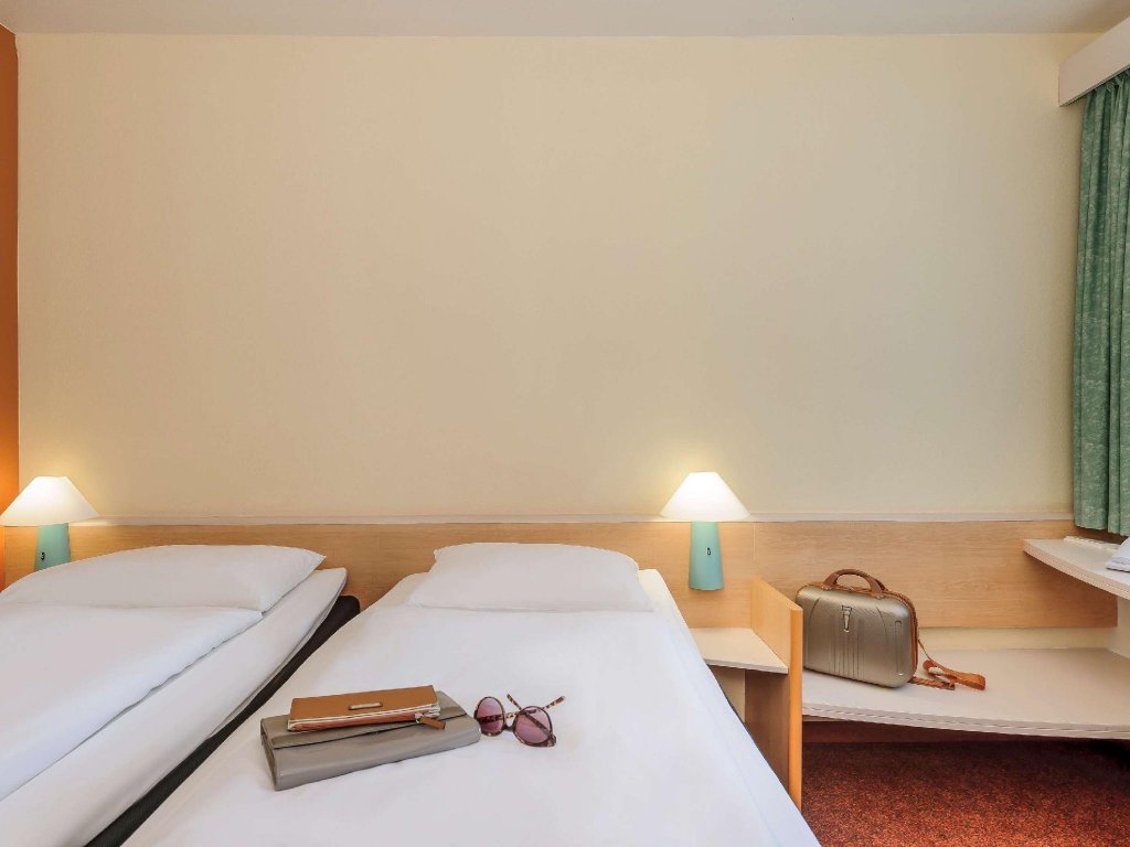 Фото B&b Hotel Wuppertal-City