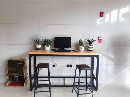 Фото GreenTree Inn Yangzhou Plaza Hotel