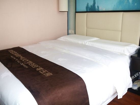 Фото China Electronics Huajing Business Hotel