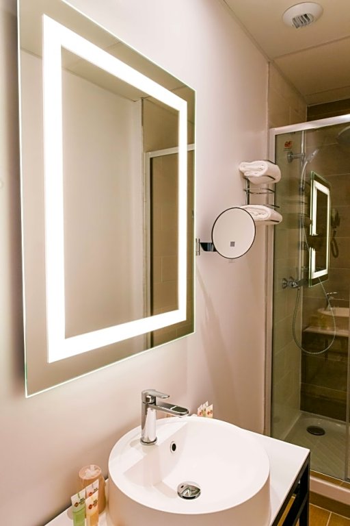 Фото Est Western Plus Le Havre Centre Gare