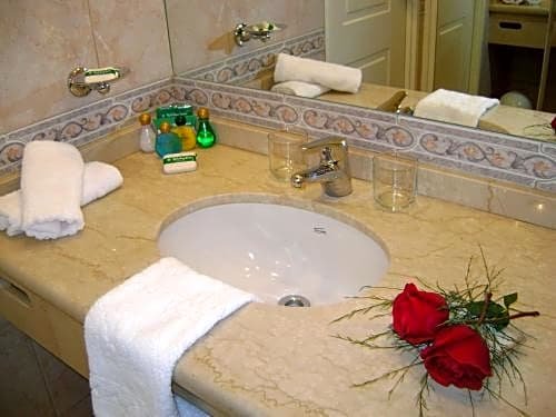 Фото InterTower Hotel