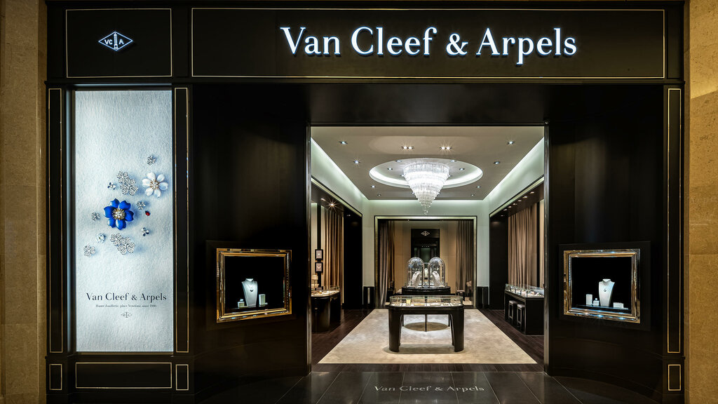 Perfume and cosmetics shop Van Cleef & Arpels, Macau, photo
