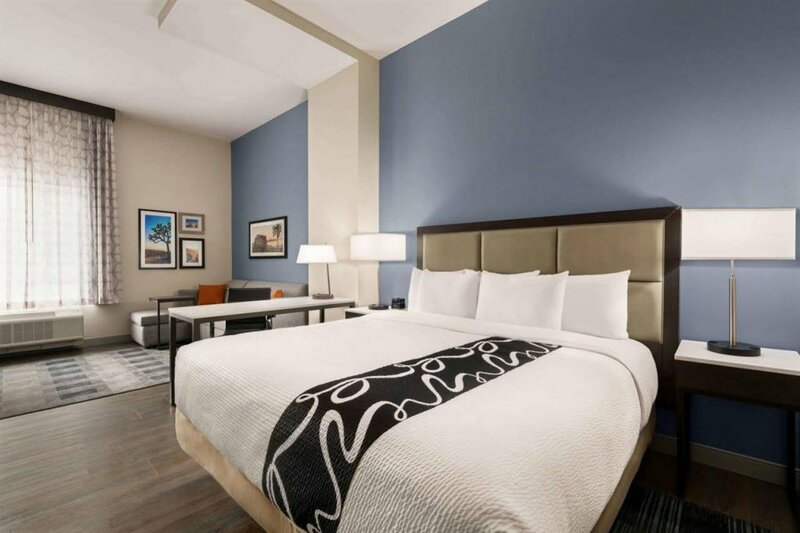 Гостиница La Quinta Inn & Suites by Wyndham San Bernardino в Сан-Бернардино