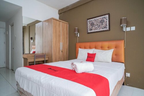 Гостиница RedDoorz Apartment @ Skylounge Tamansari в Тангеранге