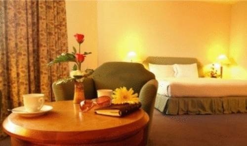 Фото Thumrin Thana Hotel