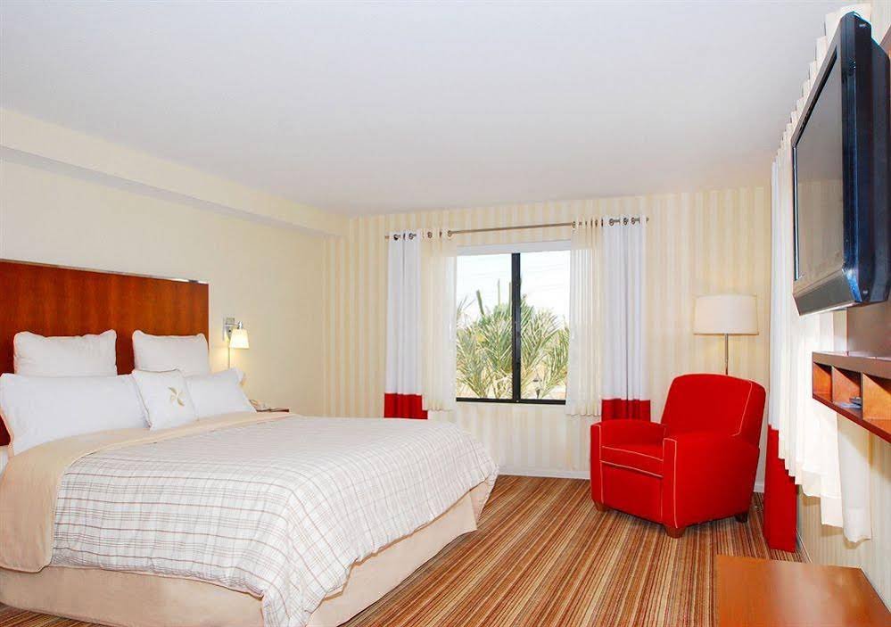 Фото Four Points by Sheraton Ontario-Rancho Cucamonga