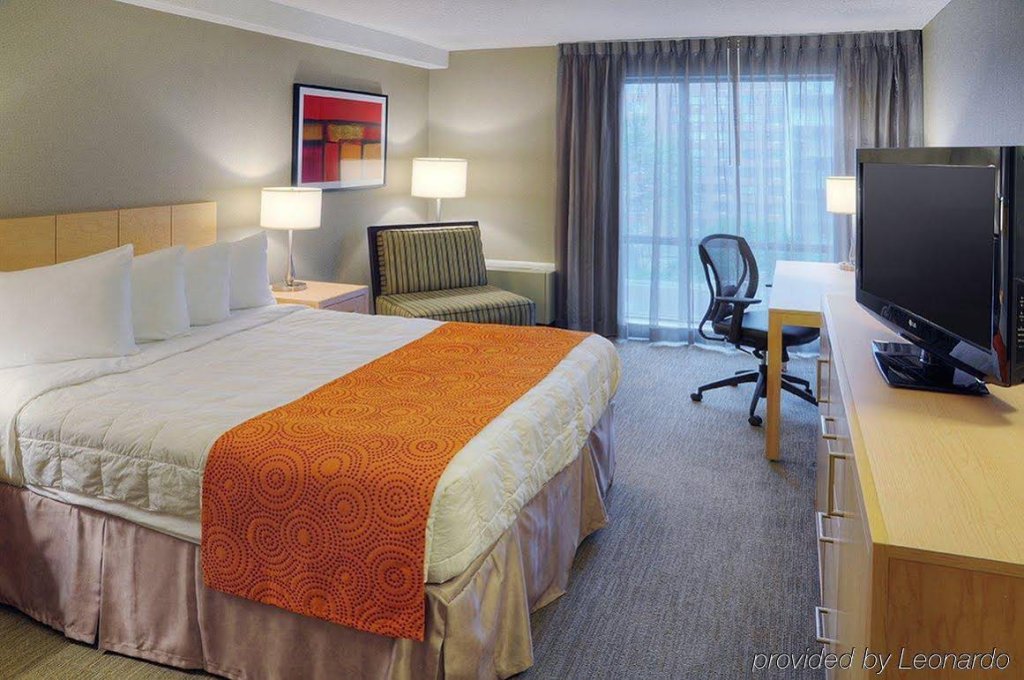 Фото Quality Hotel & Suites Montreal East