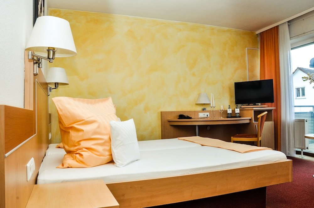 Фото Hotel Garni Metzingen