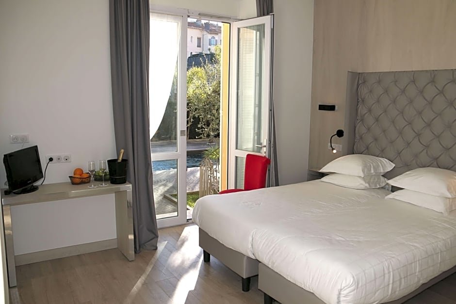 Фото Golden Tulip Cannes Hotel De Paris