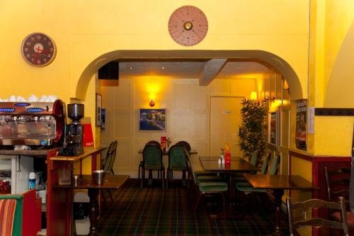 Фото The Waverley Hotel