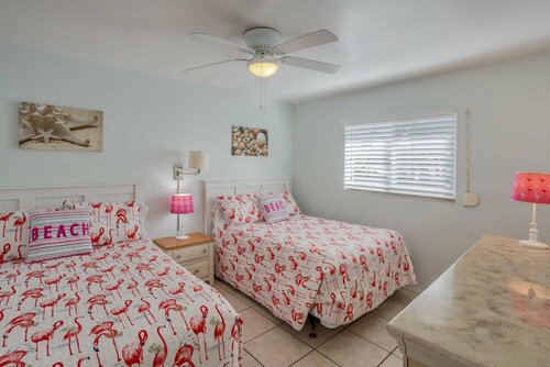 Гостиница Twins Inn & Apartments в Сент-Питерсберге