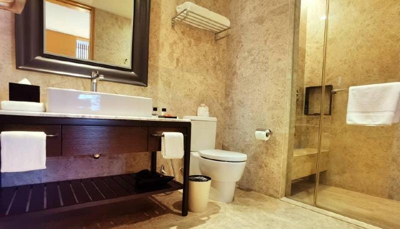 Фото Lanson Place Bukit Ceylon