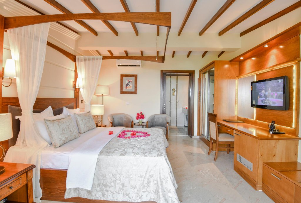 Фото Bellapais Gardens